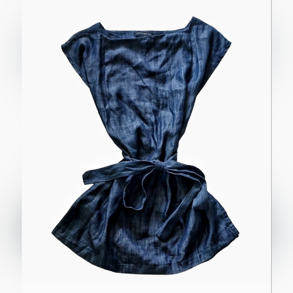 Banana Republic denim sleeveless tie waist blouse XS